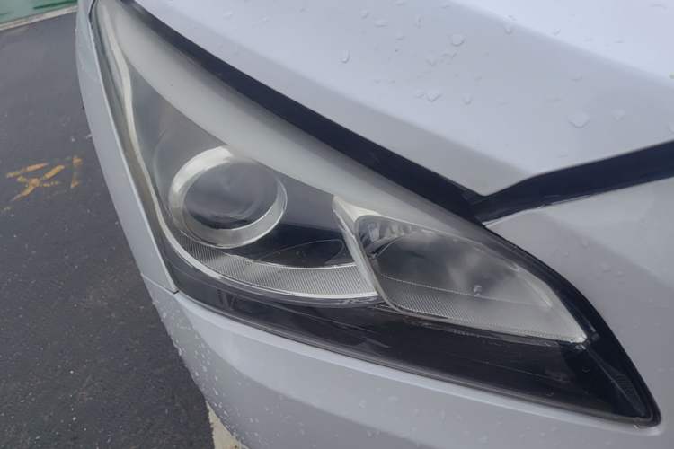 Used Hyundai Mistra 2016 1.8L Automatic Deluxe DLX Model Right Front Headlight