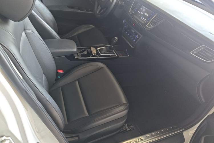 Used Hyundai Mistra 2016 1.8L Automatic Smart GLS Right Front Seat
