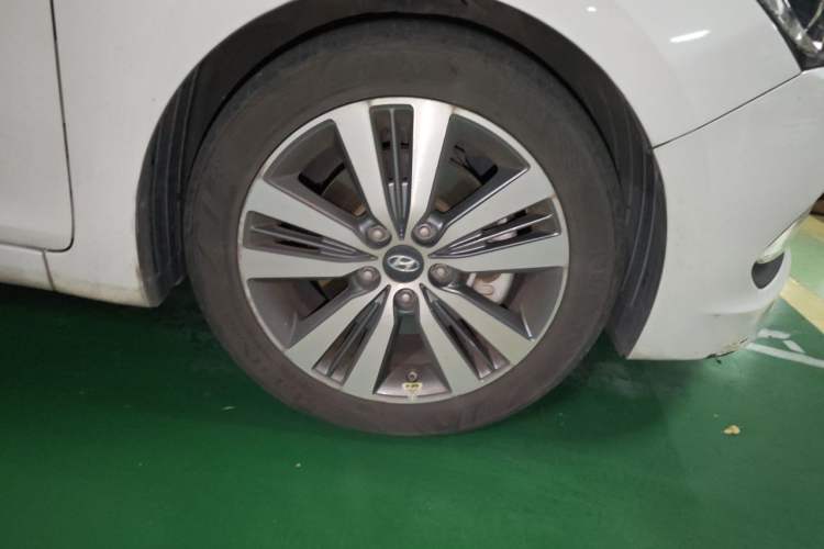 Used Hyundai Mistra 2016 1.6T Automatic Smart GLS Right Front Wheel Hub