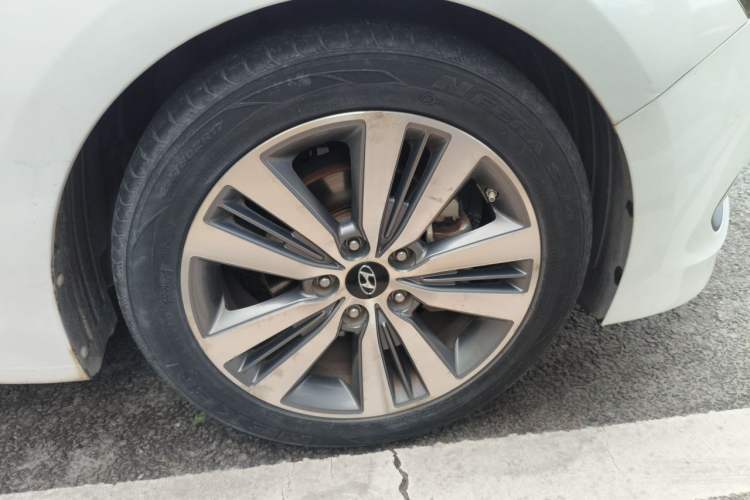 Used Hyundai Mistra 2016 1.8L Automatic Smart GLS Right Front Wheel Hub