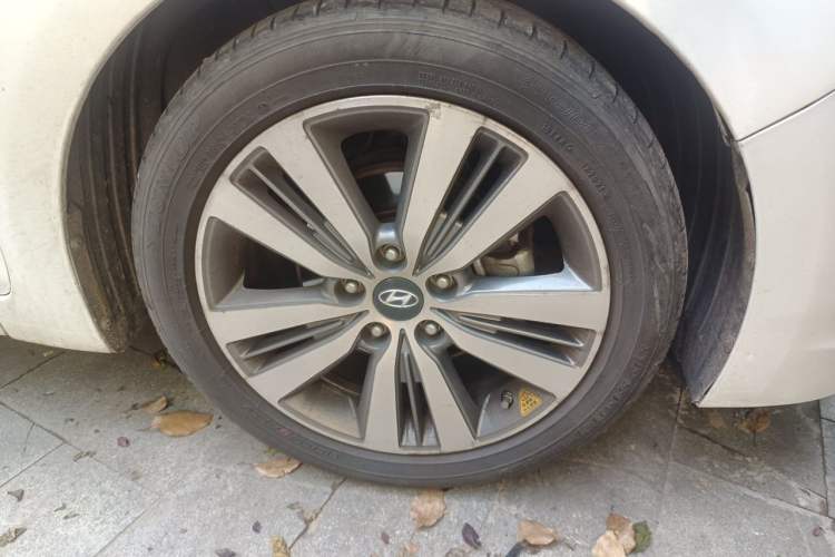 Used Hyundai Mistra 2016 1.8L Automatic Deluxe DLX Model Right Front Wheel Hub