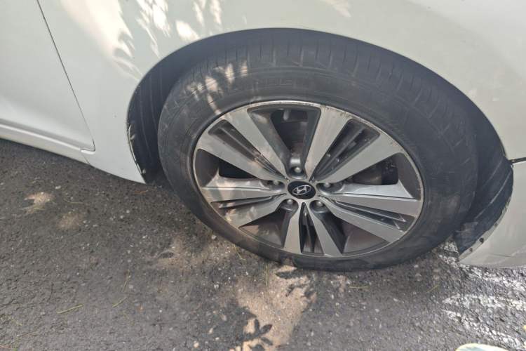 Used Hyundai Mistra 2016 1.8L Automatic Deluxe DLX Model Right Front Wheel Hub