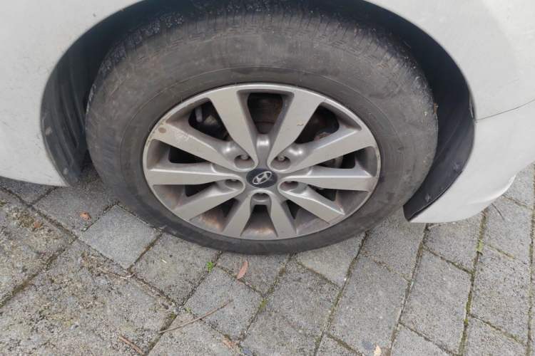 Used Hyundai Mistra 2016 1.8L Manual Comfort GL Model Right Front Wheel Hub