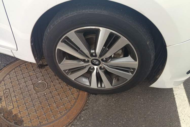 Used Hyundai Mistra 2016 1.8L Automatic Smart GLS Right Front Wheel Hub