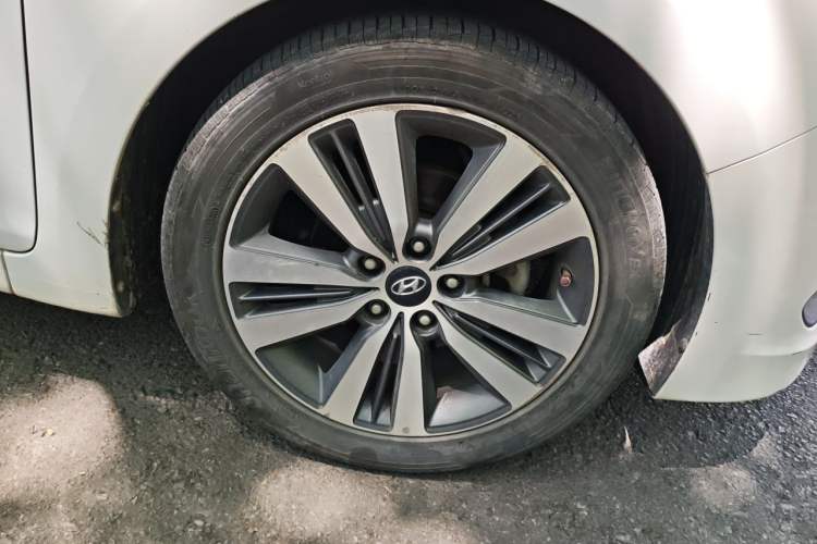Used Hyundai Mistra 2016 1.8L Automatic Smart GLS Right Front Wheel Hub