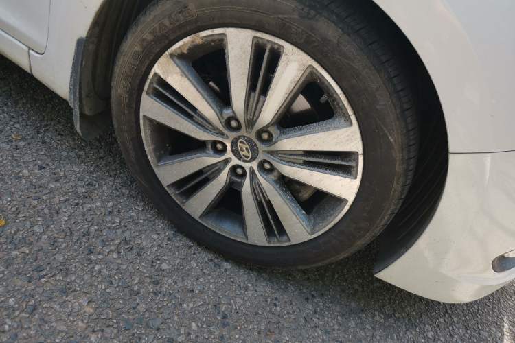 Used Hyundai Mistra 2016 1.6T Automatic Smart GLS Right Front Wheel Hub