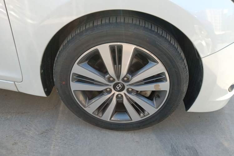 Used Hyundai Mistra 2016 1.6T Automatic Smart GLS Right Front Wheel Hub