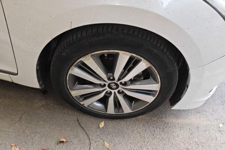 Used Hyundai Mistra 2016 1.8L Automatic Deluxe DLX Model Right Front Wheel Hub