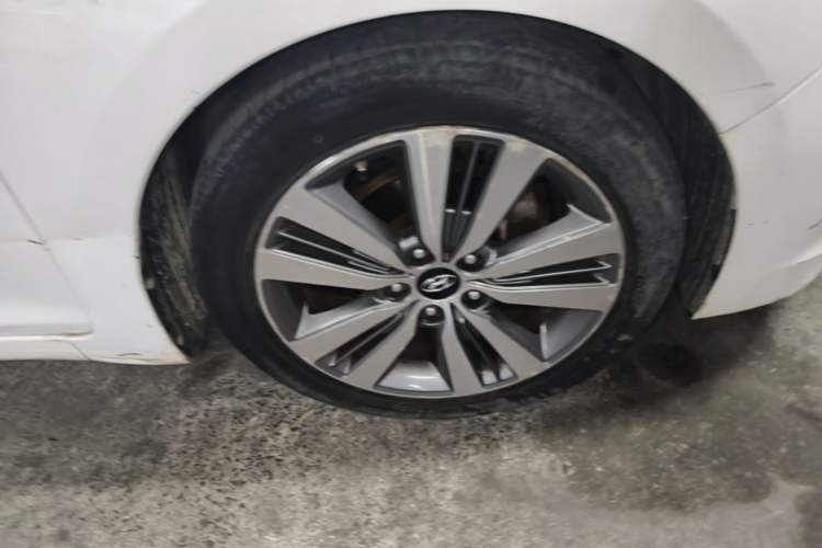 Used Hyundai Mistra 2016 1.8L Automatic Deluxe DLX Model Right Front Wheel Hub