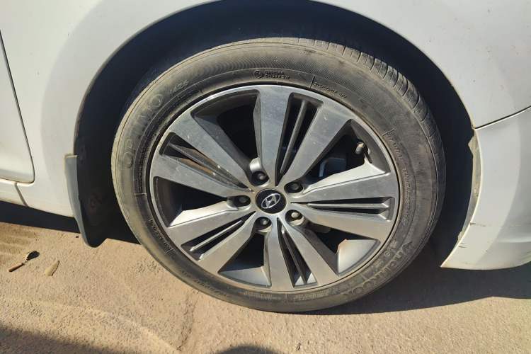 Used Hyundai Mistra 2016 1.8L Automatic Deluxe DLX Model Right Front Wheel Hub