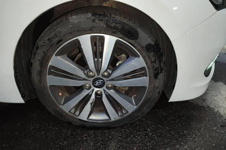 Used Hyundai Mistra 2016 1.8L Automatic Smart GLS Right Front Wheel Hub