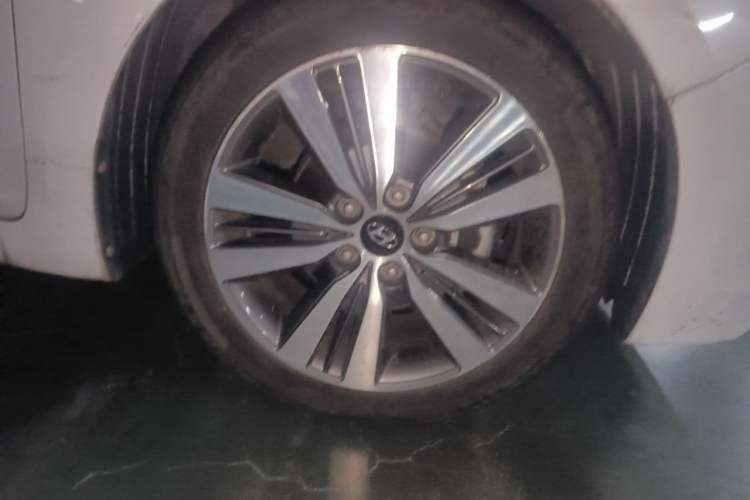 Used Hyundai Mistra 2016 1.8L Automatic Smart GLS Right Front Wheel Hub
