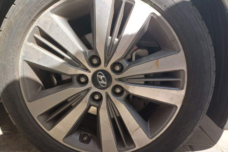 Used Hyundai Mistra 2016 1.8L Automatic Deluxe DLX Model Right Front Wheel Hub