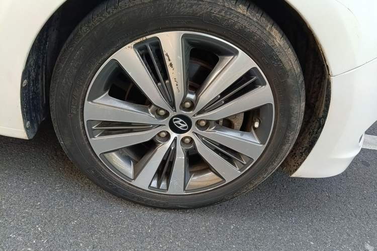 Used Hyundai Mistra 2016 1.6T Automatic Smart GLS Right Front Wheel Hub