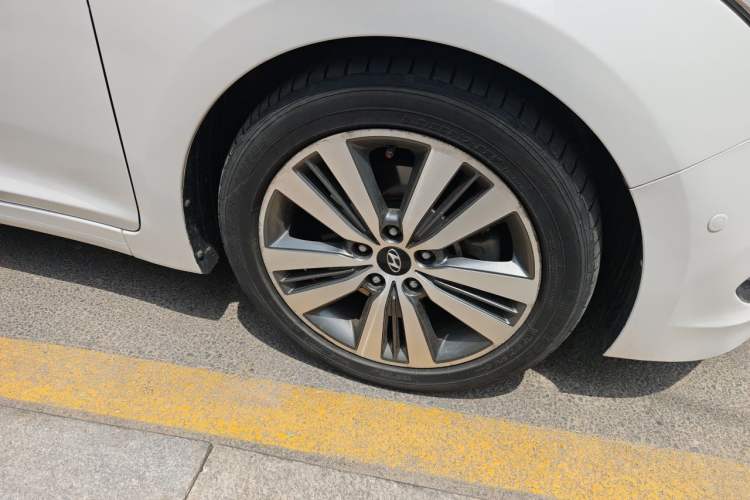Used Hyundai Mistra 2016 1.6T Automatic Smart GLS Right Front Wheel Hub