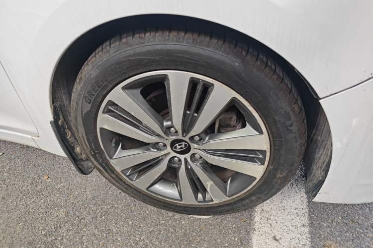 Used Hyundai Mistra 2016 1.6T Automatic Smart GLS Right Front Wheel Hub