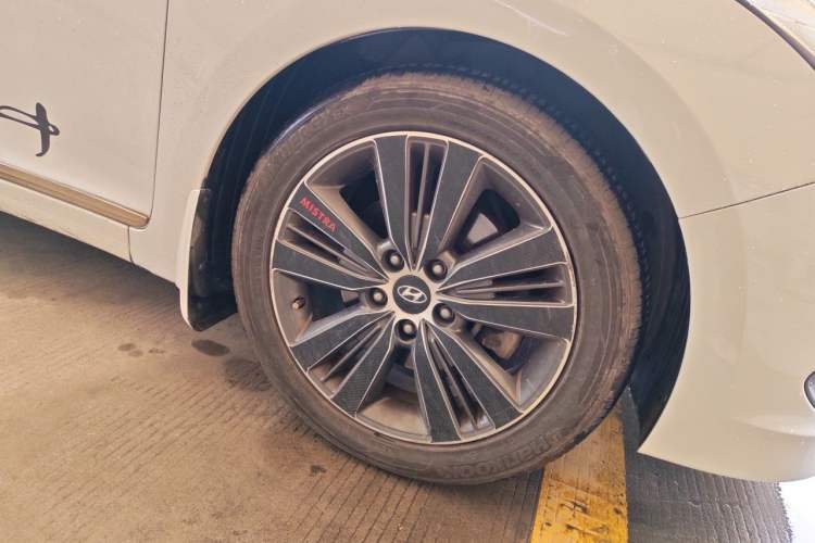 Used Hyundai Mistra 2016 1.6T Automatic Smart GLS Right Front Wheel Hub