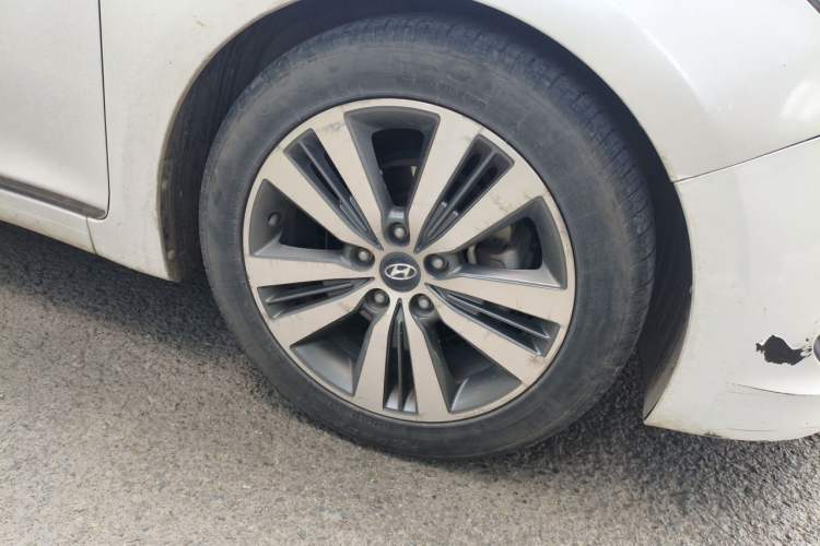 Used Hyundai Mistra 2016 1.8L Automatic Smart GLS Right Front Wheel Hub