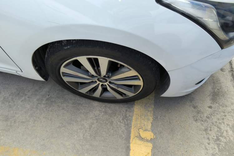 Used Hyundai Mistra 2016 1.8L Automatic Smart GLS Right Front Wheel Hub