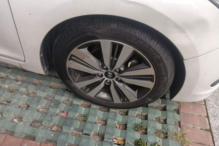 Used Hyundai Mistra 2016 1.8L Automatic Smart GLS Right Front Wheel Hub