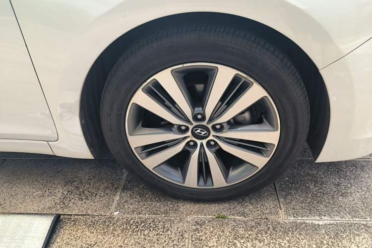 Used Hyundai Mistra 2016 1.8L Automatic Smart GLS Right Front Wheel Hub
