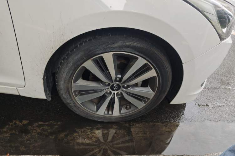 Used Hyundai Mistra 2016 1.8L Automatic Deluxe DLX Model Right Front Wheel Hub