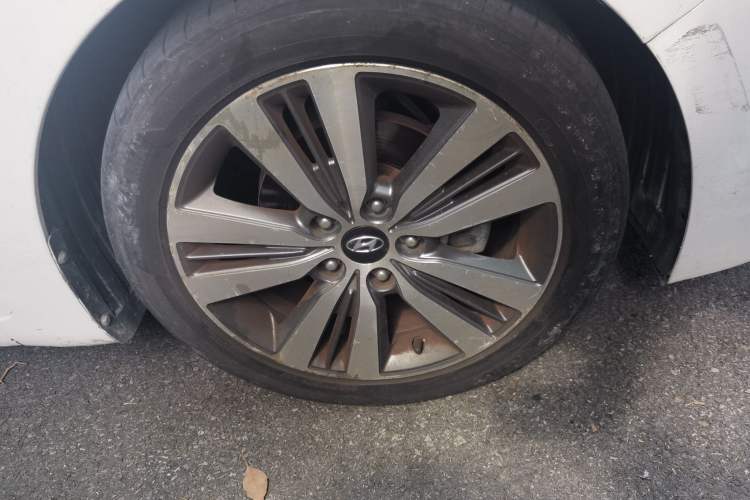 Used Hyundai Mistra 2016 1.8L Automatic Smart GLS Right Front Wheel Hub