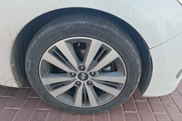 Used Hyundai Mistra 2016 1.8L Automatic Smart GLS Right Front Wheel Hub