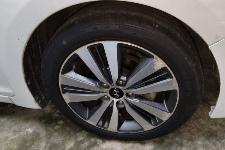 Used Hyundai Mistra 2016 1.8L Automatic Smart GLS Right Front Wheel Hub
