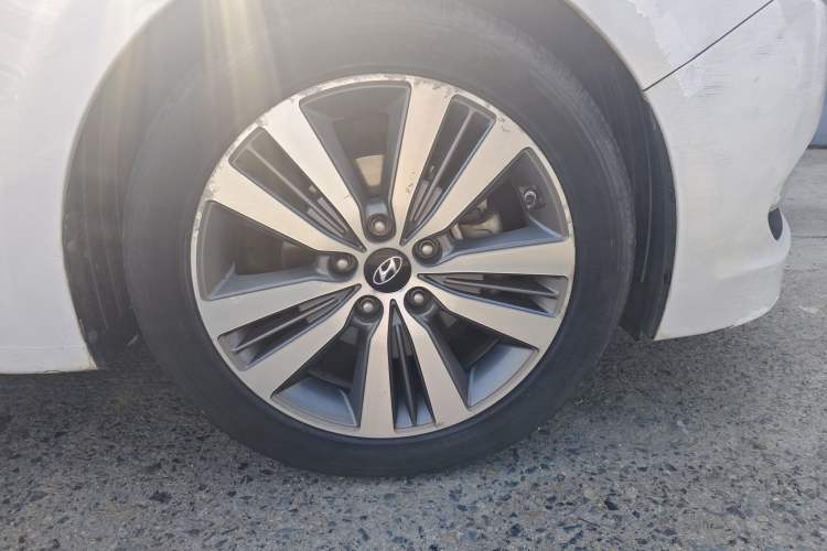 Used Hyundai Mistra 2016 1.8L Automatic Deluxe DLX Model Right Front Wheel Hub