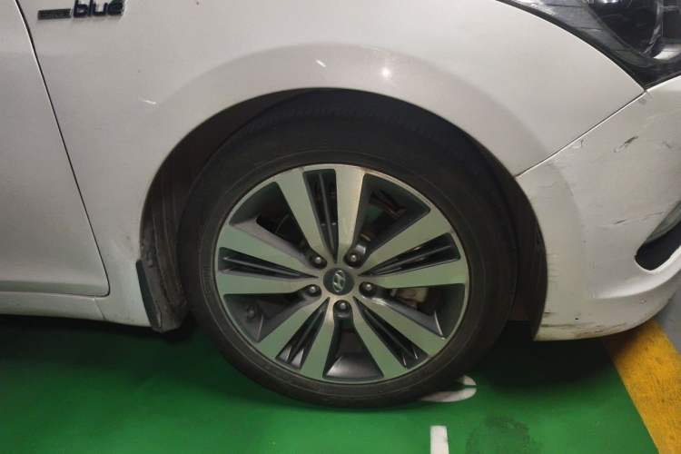 Used Hyundai Mistra 2016 1.6T Automatic Smart GLS Right Front Wheel Hub