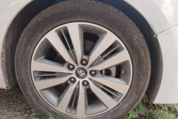 Used Hyundai Mistra 2016 1.6T Automatic Smart GLS Right Front Wheel Hub