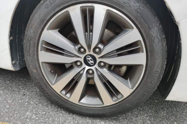 Used Hyundai Mistra 2016 1.6T Automatic Smart GLS Right Front Wheel Hub