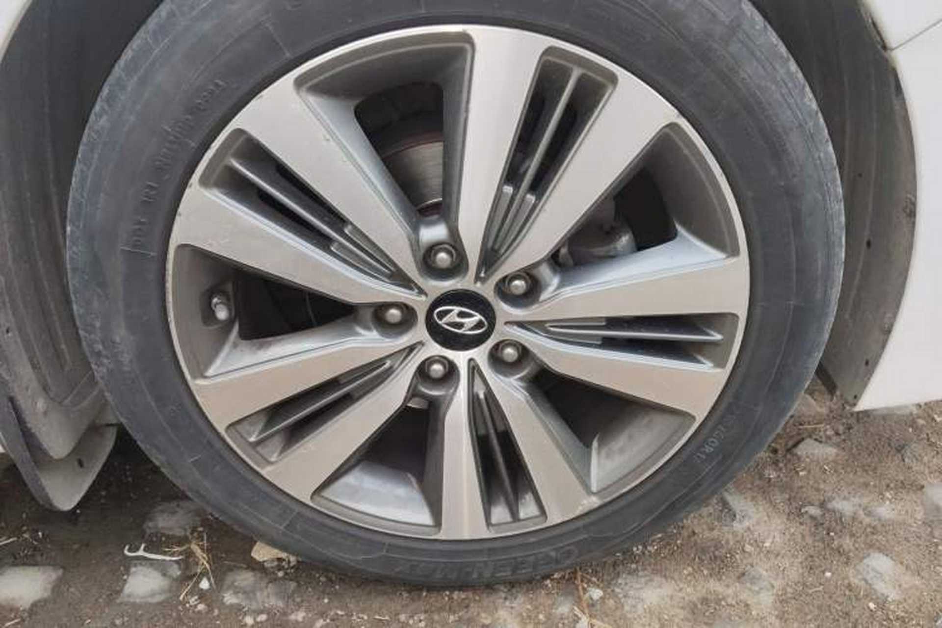 Used Hyundai Mistra 2016 1.8L Automatic Deluxe DLX Model Right Front Wheel Hub