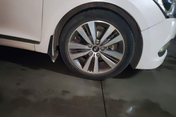 Used Hyundai Mistra 2016 1.8L Automatic Smart GLS Right Front Wheel Hub