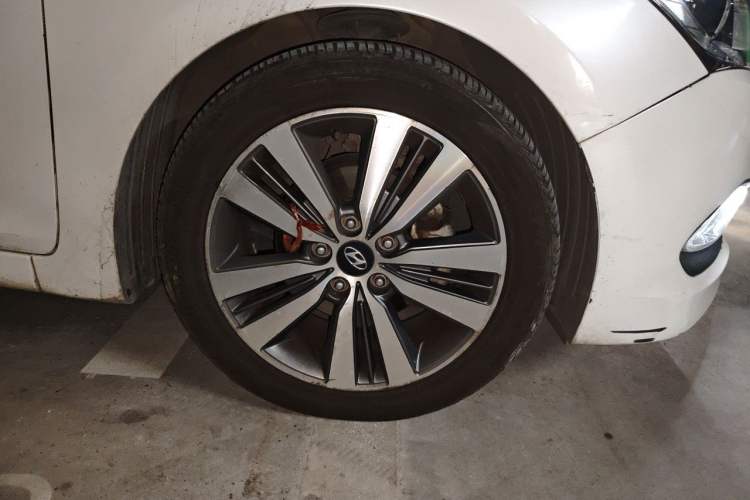 Used Hyundai Mistra 2016 1.8L Automatic Smart GLS Right Front Wheel Hub