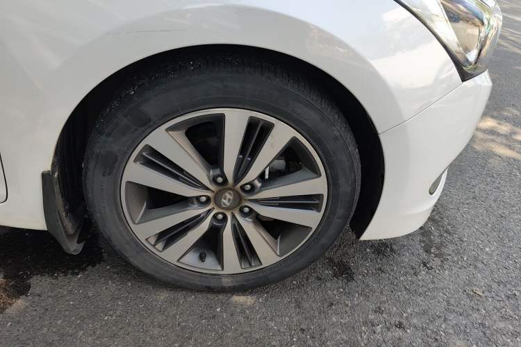 Used Hyundai Mistra 2016 1.8L Automatic Smart GLS Right Front Wheel Hub