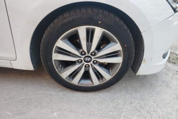 Used Hyundai Mistra 2016 1.8L Automatic Smart GLS Right Front Wheel Hub