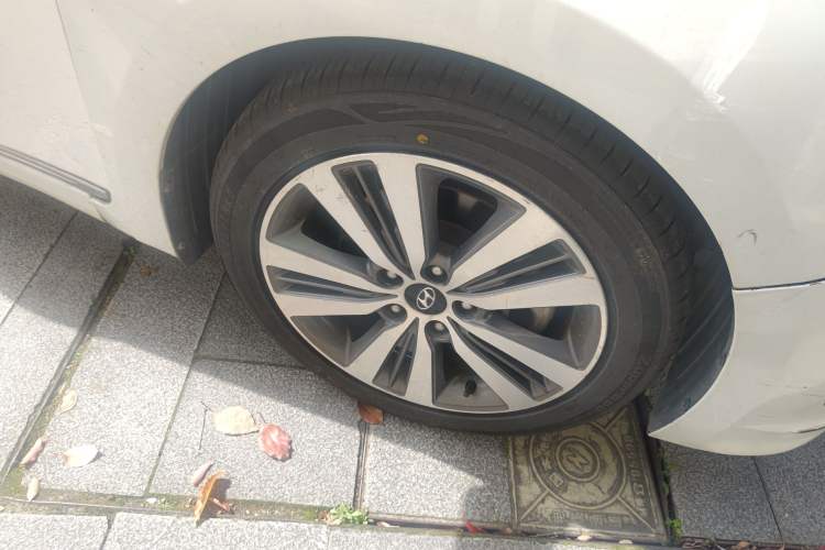 Used Hyundai Mistra 2016 1.6T Automatic Smart GLS Right Front Wheel Hub