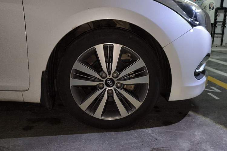 Used Hyundai Mistra 2016 1.8L Automatic Deluxe DLX Model Right Front Wheel Hub