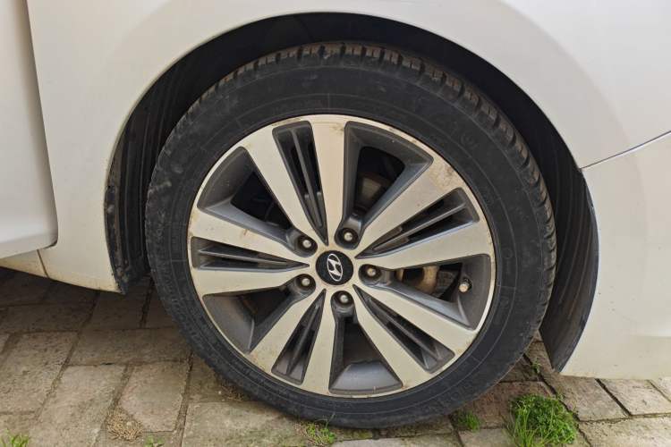 Used Hyundai Mistra 2016 1.8L Automatic Smart GLS Right Front Wheel Hub