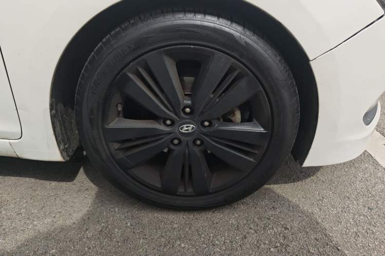 Used Hyundai Mistra 2016 1.8L Automatic Smart GLS Right Front Wheel Hub