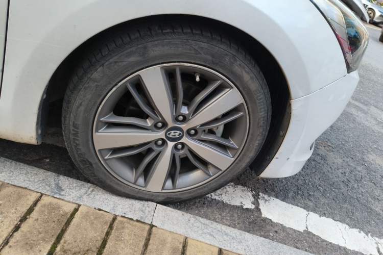 Used Hyundai Mistra 2016 1.6T Automatic Flagship TOP Model Right Front Wheel Hub