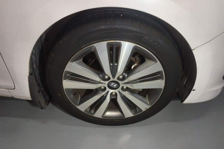 Used Hyundai Mistra 2016 1.8L Automatic Smart GLS Right Front Wheel Hub