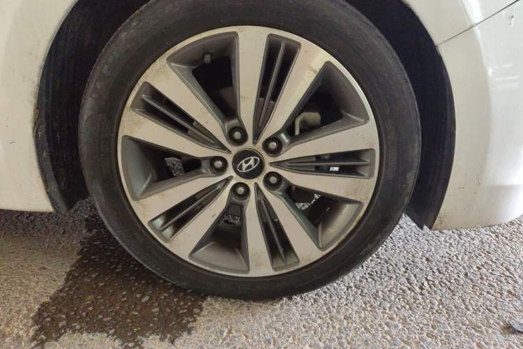 Used Hyundai Mistra 2016 1.8L Automatic Smart GLS Right Front Wheel Hub