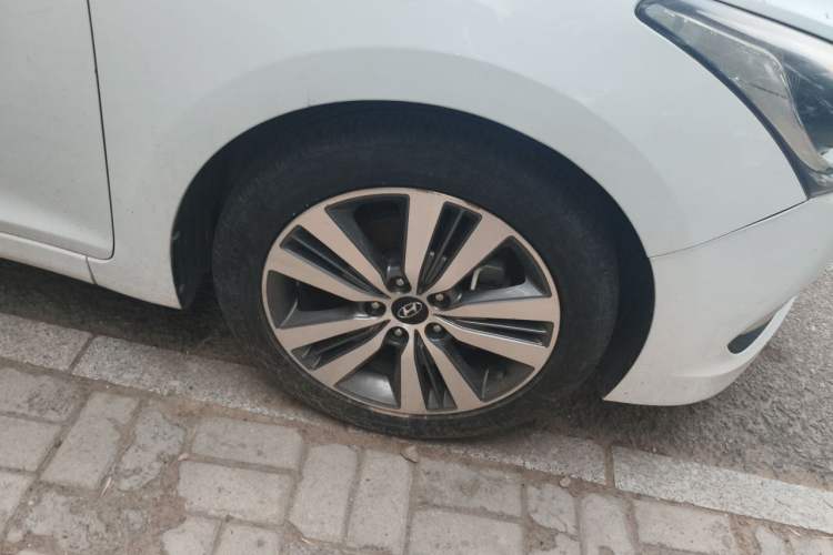 Used Hyundai Mistra 2016 1.8L Automatic Smart GLS Right Front Wheel Hub