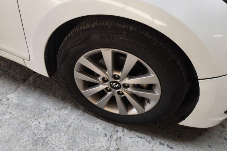 Used Hyundai Mistra 2016 1.8L Automatic Smart GLS Right Front Wheel Hub