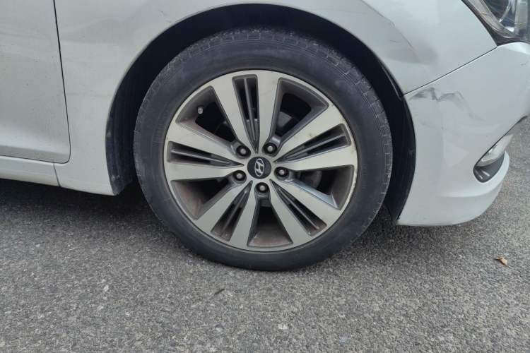 Used Hyundai Mistra 2016 1.8L Automatic Smart GLS Right Front Wheel Hub