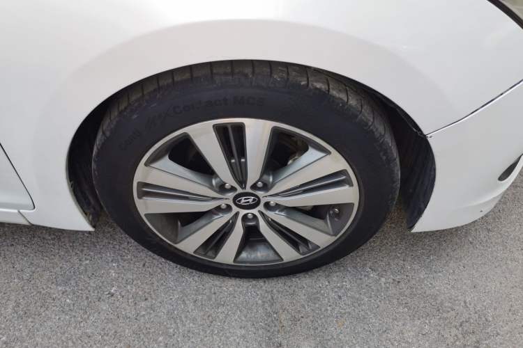Used Hyundai Mistra 2016 1.8L Automatic Deluxe DLX Model Right Front Wheel Hub