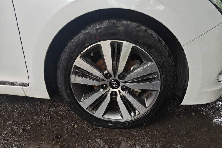 Used Hyundai Mistra 2016 1.8L Automatic Smart GLS Right Front Wheel Hub
